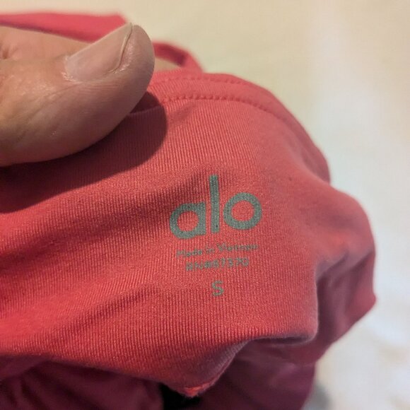 Alo Airbrush - reddish pink Size Small - Picture 10 of 12